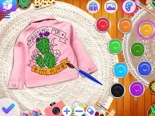 Holographic Trends gameplay screenshot &mdash; reflective holographic outfit pieces